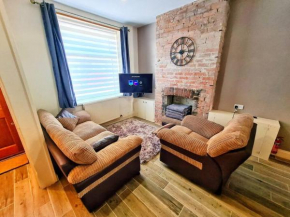 Lovely 3 bedroom house with garden and parking